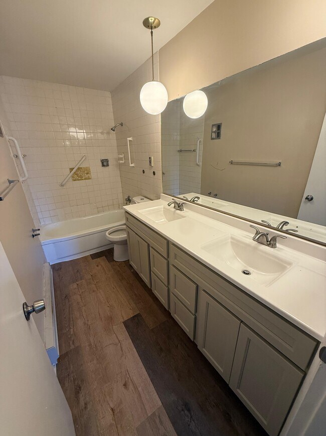 Foto del edificio - 7431 Hazelcrest Dr