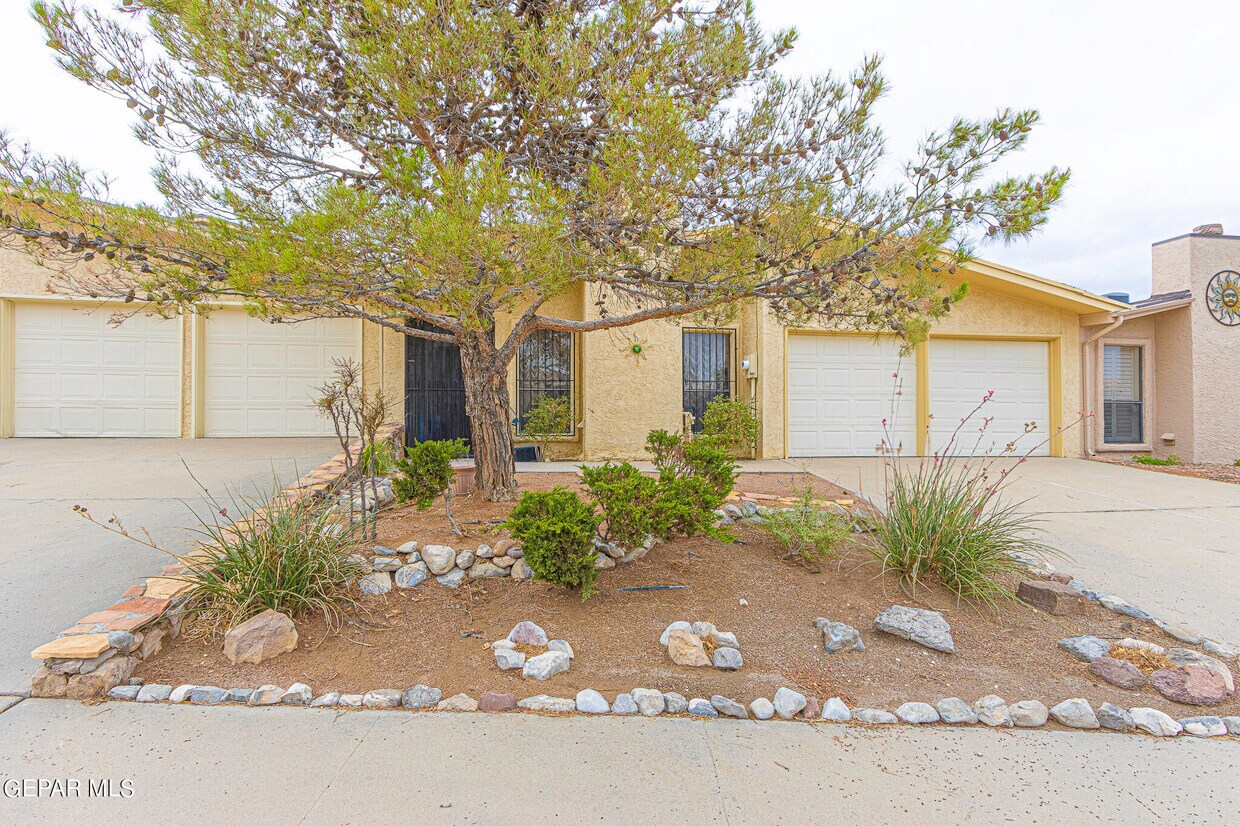 Primary Photo - 724 Espada Dr