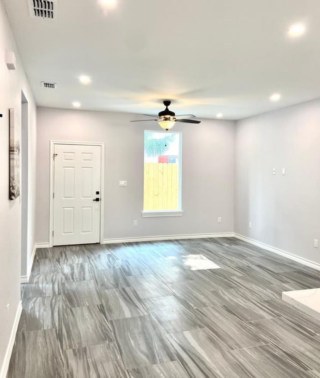 Building Photo - 1006 Escondido Ln