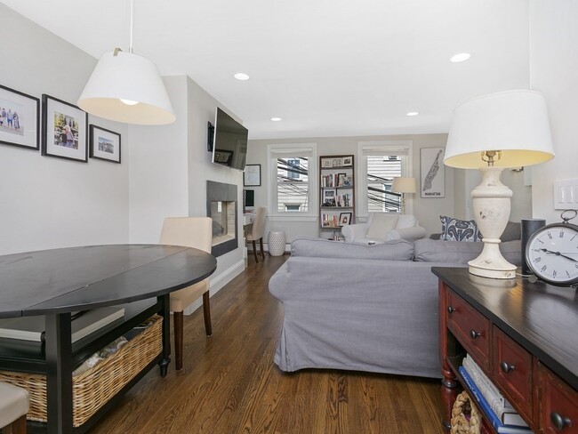 Building Photo - 17 Sackville St