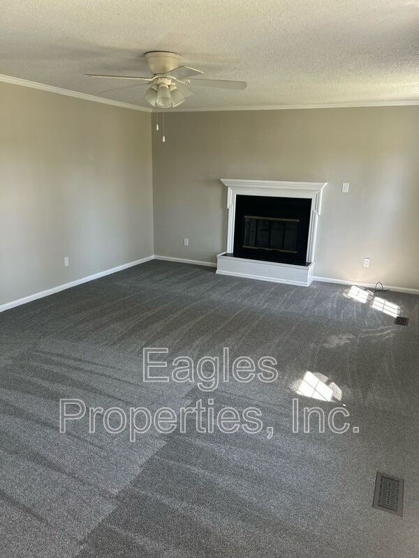 Building Photo - 129 Kelly Ct