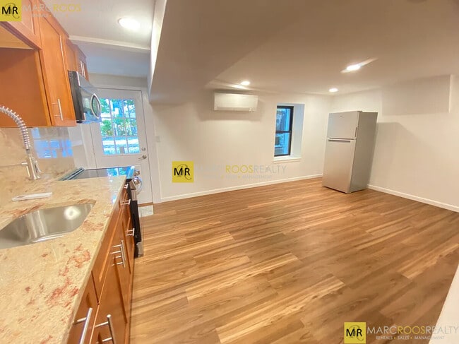 Building Photo - 688 Parker St