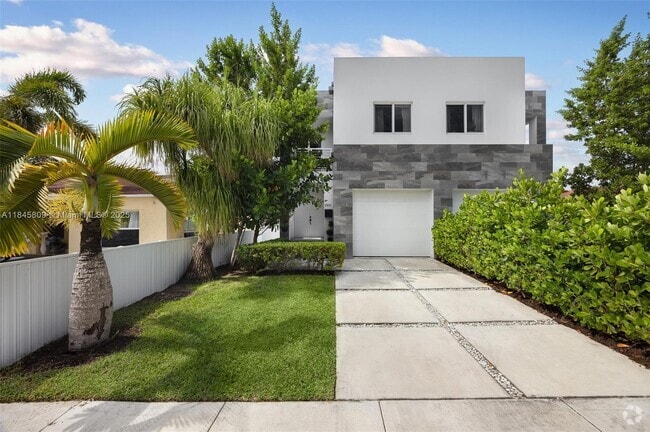 Building Photo - 3368 SW 27th St