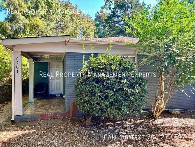 Foto del edificio - 2501 Eastway Dr