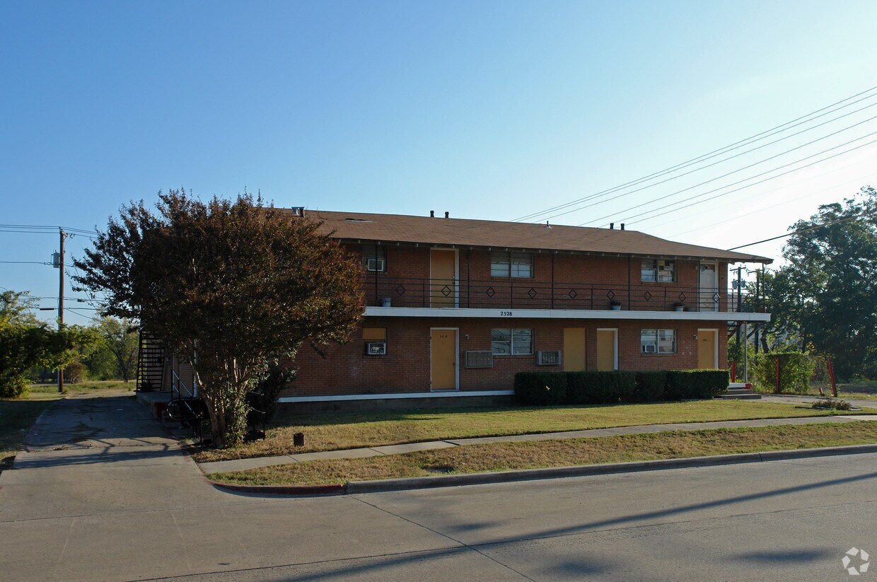 Building Photo - 2528 Merlin St
