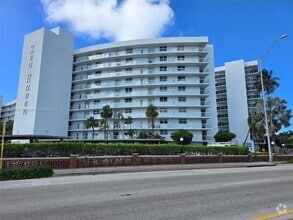 Building Photo - 2731 NE 14th Street Causeway