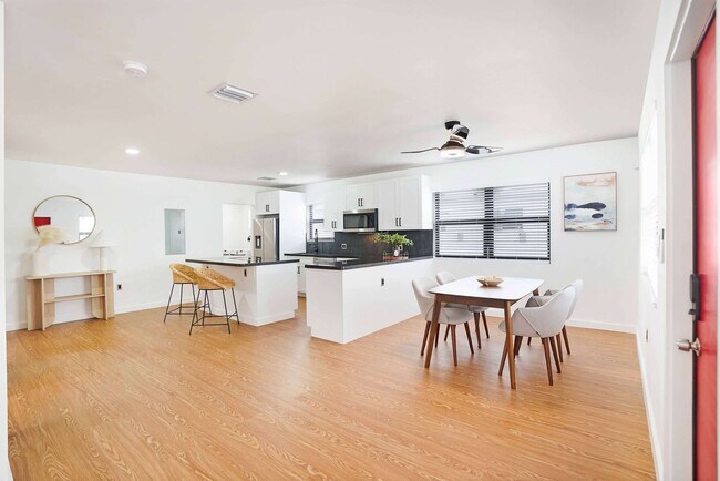 Foto del edificio - 629 NW 6th Ct
