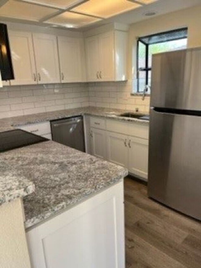 Building Photo - 1472