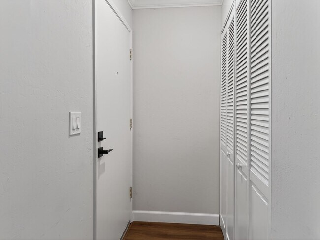 Building Photo - Gorgeous and Completely Remodeled Lower Level Unit with Inside Laundry is Available Now!