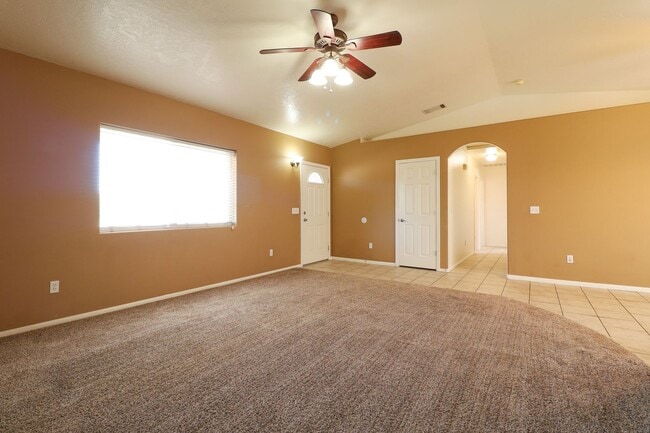 Building Photo - Beautiful Single Family Home located in He...