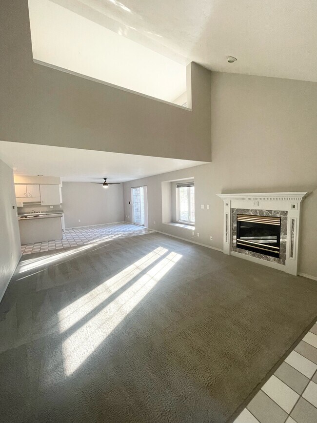 Foto del edificio - 2453 N Lynndale Dr