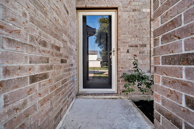 Foto del edificio - 22250 Queenbury Hills Dr