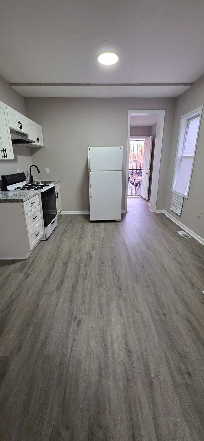 Foto del edificio - 2821 E Madison St