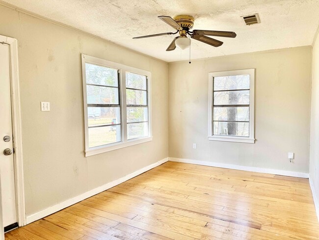 Building Photo - 2666 Sheldon Dr