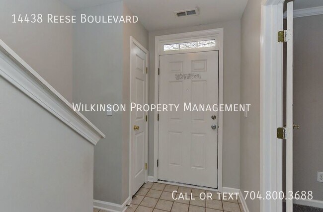 Building Photo - Move-In Ready 3BD/2.5BTH Townhome in Rosedale
