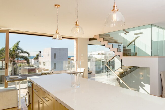 Foto del edificio - 814 Monterey Blvd