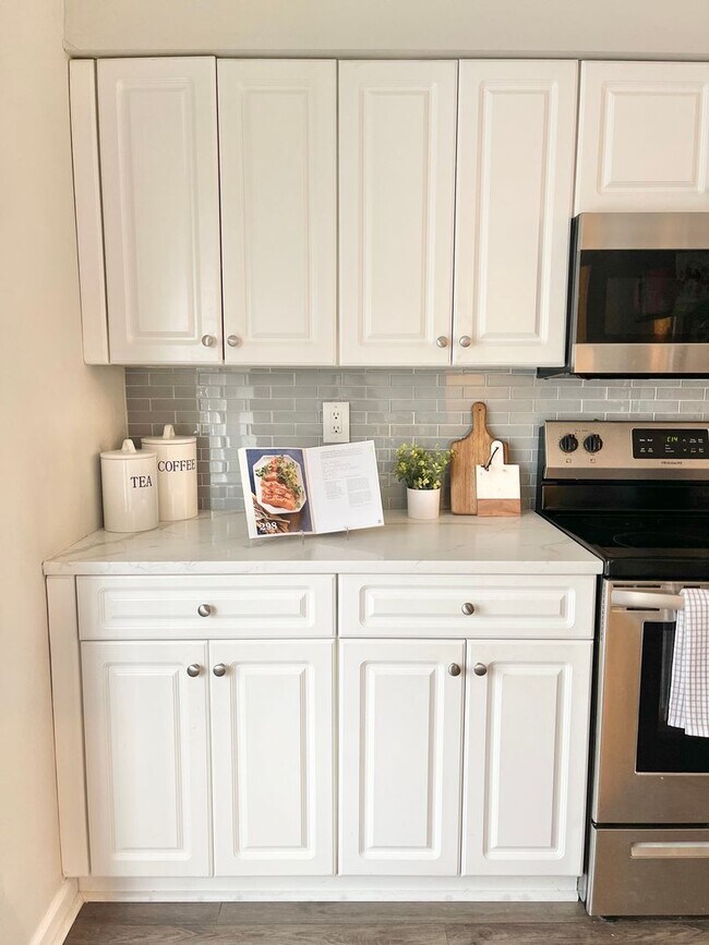 Foto del edificio - Spacious 3 BR/2.5 BA 2-Level Condo in Crof...