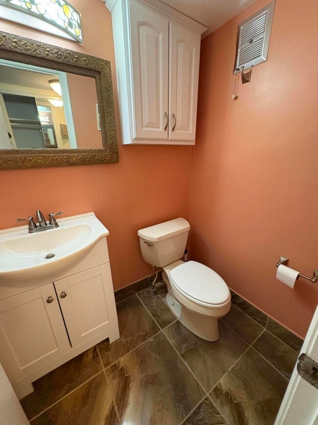 Foto del edificio - 348 Windsor O