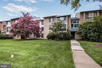 Building Photo - 10223 Valentino Dr