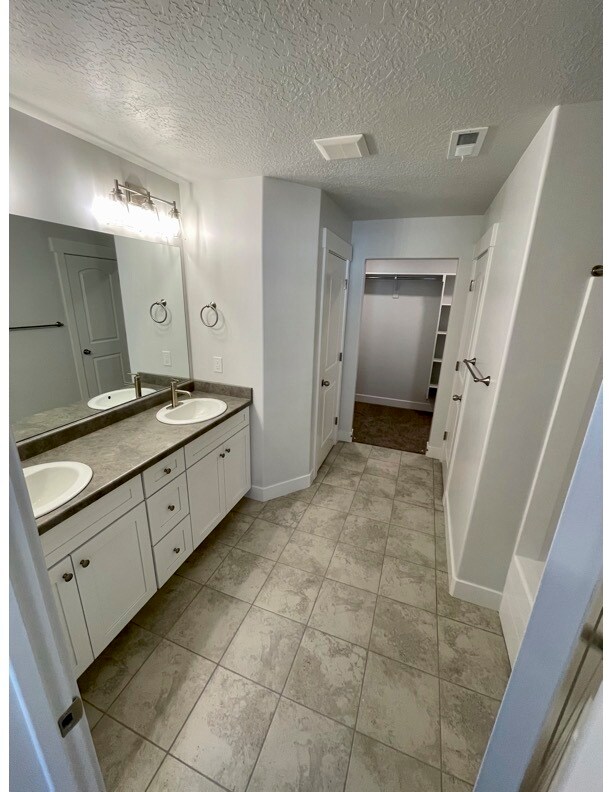 Baño principal - 4206 1960 N