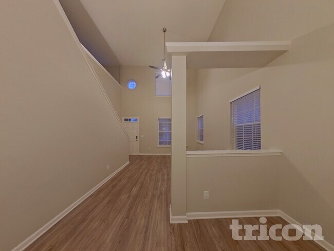 Building Photo - 4908 Abercromby St