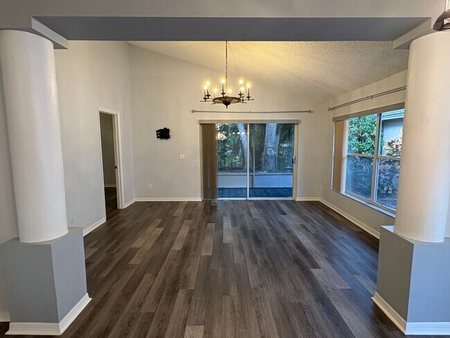 Foto del edificio - 3/2 with 2 car garage in great Vero Beach location!