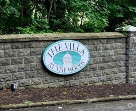 Building Photo - 1402 Villa Dr