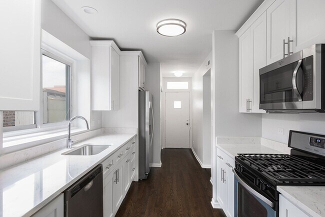 Building Photo - BEC Properties Winnemac LLC