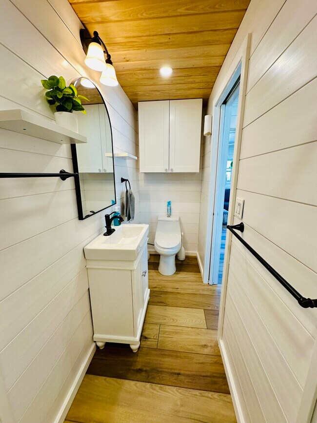 Foto del edificio - 1236 Rosemary Ln