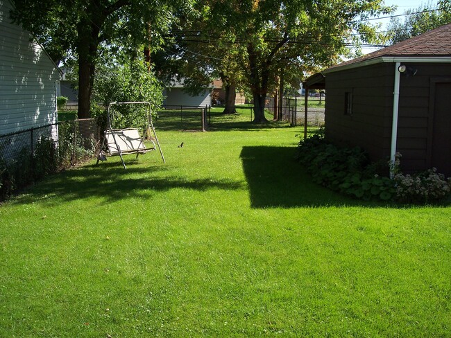 Backyard Fenced - 615 Starin Ave