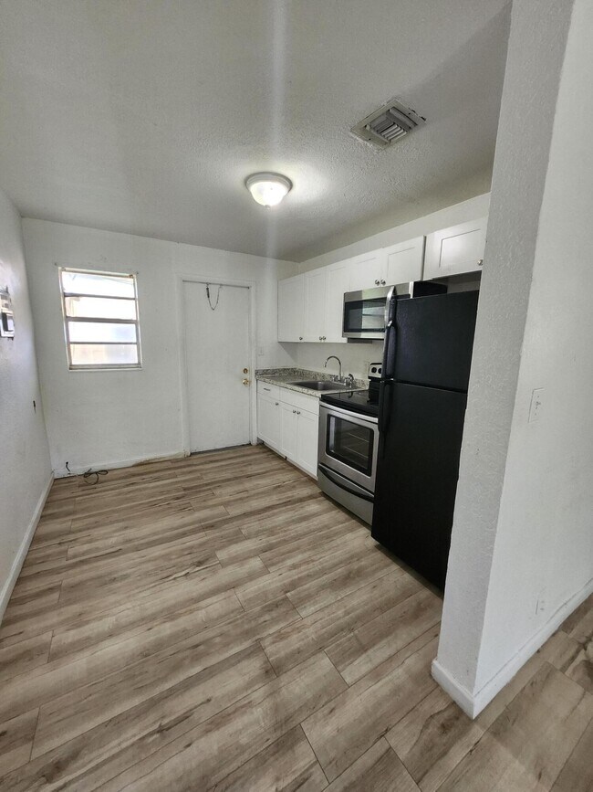 Foto del edificio - 232 SW 15th Ave