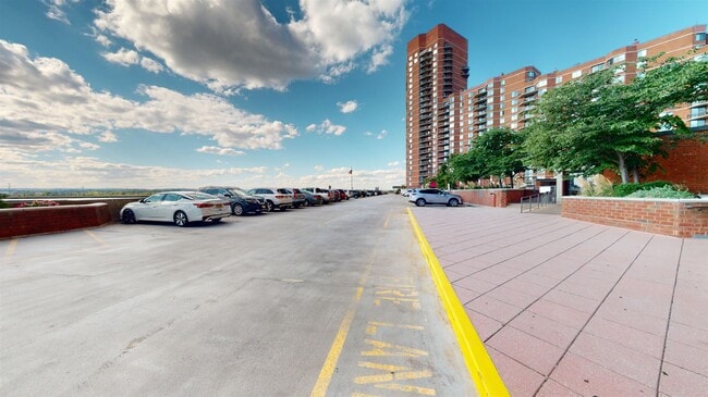 Building Photo - 616 Harmon Cove Tower