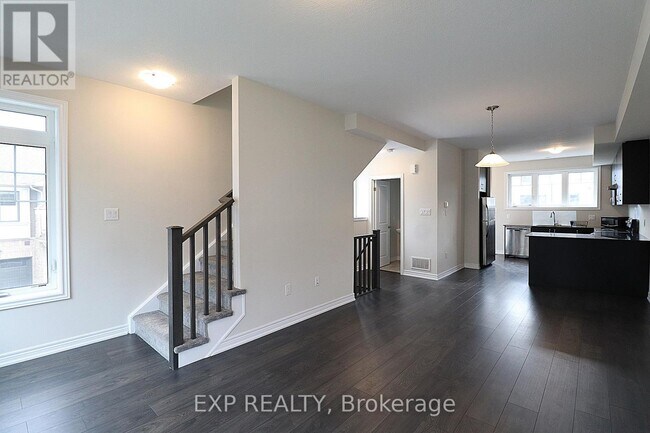 Photo du bâtiment - 100 Hollywood Ct