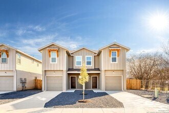 Building Photo - 814 Soria Pl