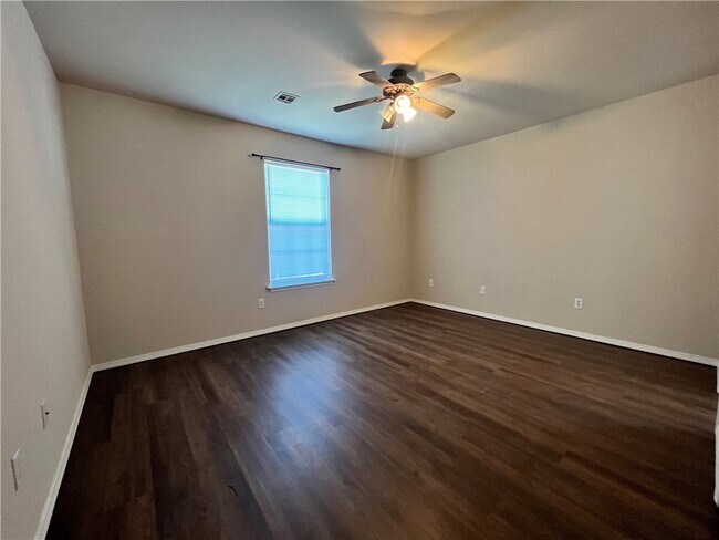 Foto del edificio - 1102 Tunbridge Dr