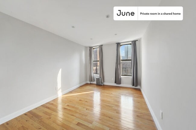 Building Photo - Private bedroom in 4 bed/2 bath Home