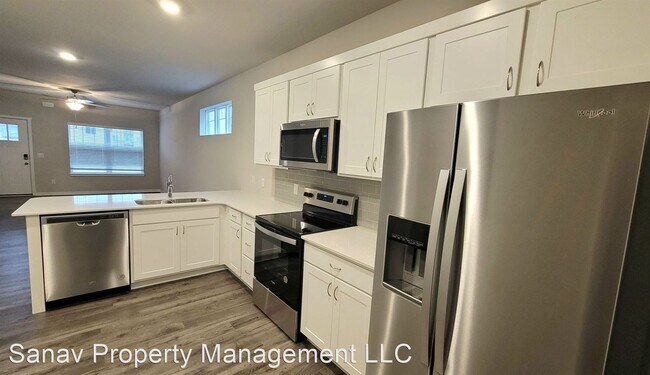 Building Photo - 3 br, 3 bath House - 2424 SW Plaza Pkwy