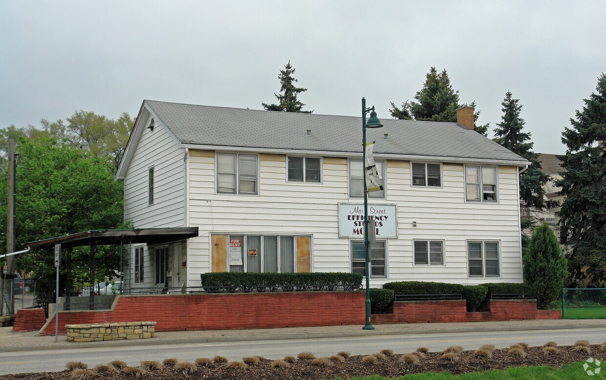 Main Street Efficiency Studios Motel Apartments in Lemont, IL