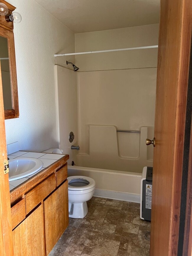 Building Photo - 356towe