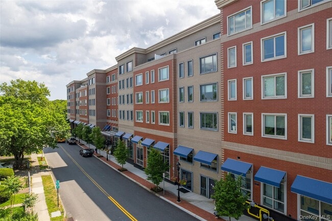 Foto del edificio - 221 E Main St