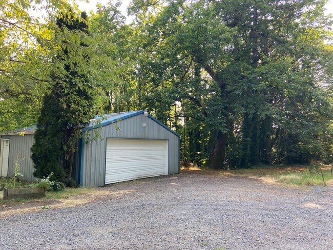 Building Photo - 10549 NW Skyline Blvd