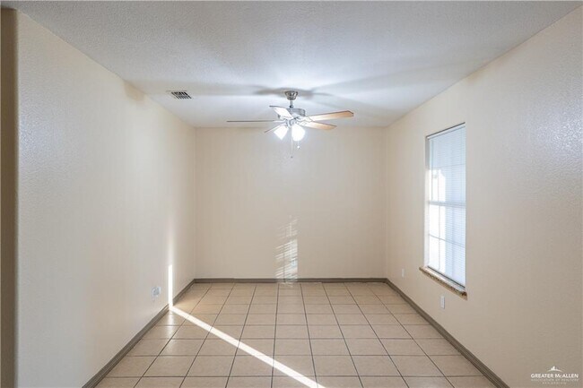 Building Photo - 17002 Queen Palm Dr