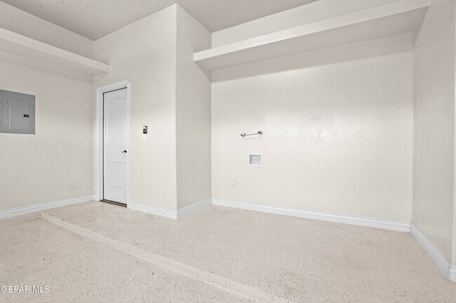 Building Photo - 12357 Desert Dove Ave