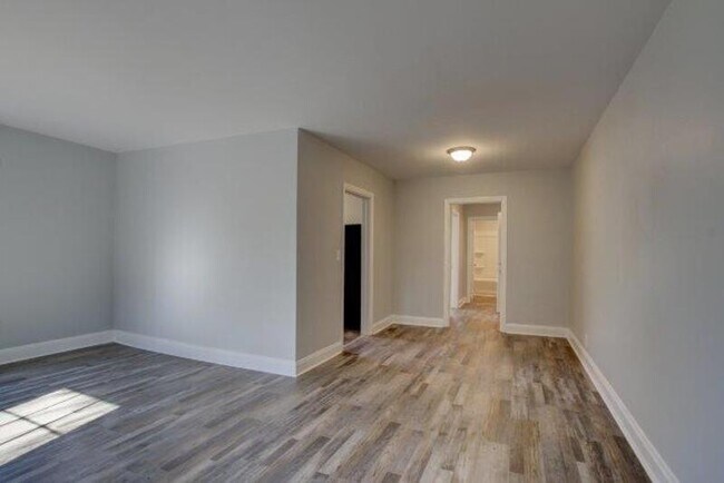 Foto del edificio - 8 Edgehill Dr