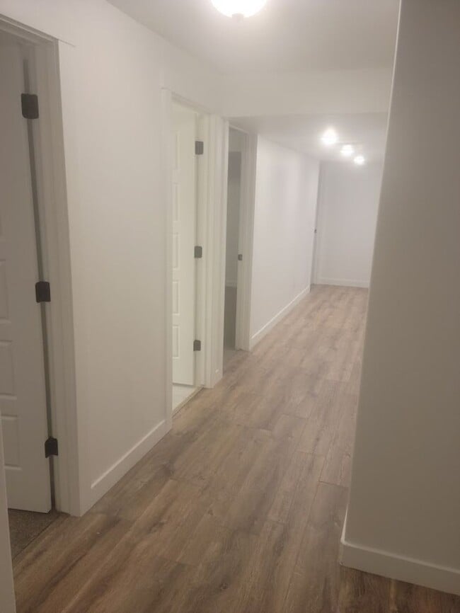 Building Photo - Spacious 3-Bedroom Basement Apartment – Al...