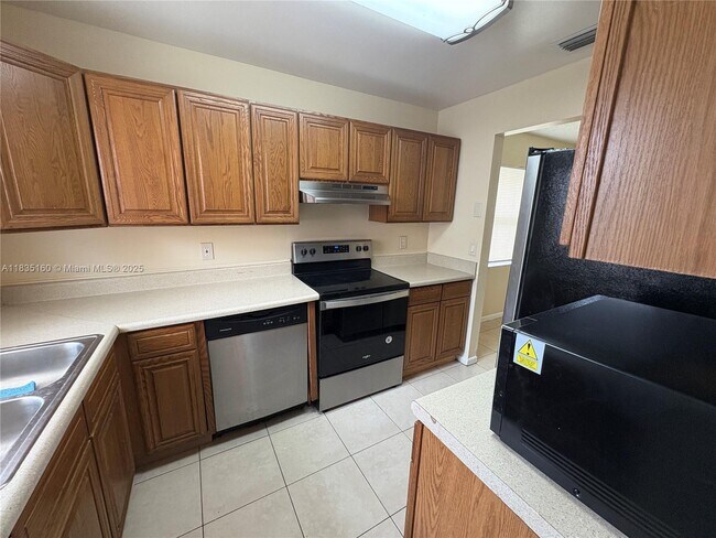 Foto del edificio - 240 NW 12th Ct