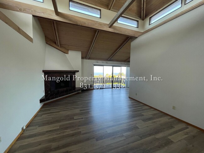 Building Photo - Spacious 3 Bed 2 Bath With Panoramic Ocean...