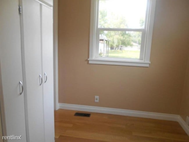 Foto del edificio - 3 br, 1 bath House - 4407 Clinton Ave