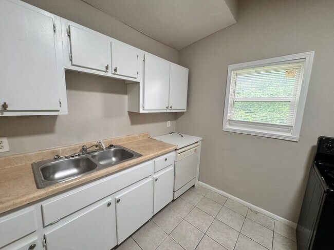 Foto del edificio - Available for Immediate Move In - 4 Side B...