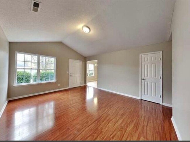 Foto del edificio - 3 Bedroom Single Family Home in Greensboro